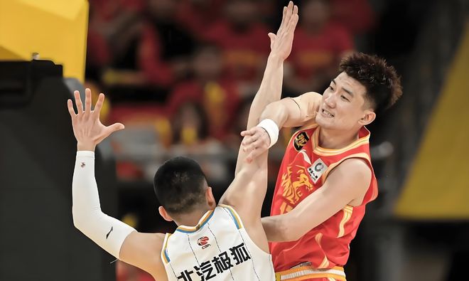 广东男篮痛失核心外援!俄罗斯球队正式官宣签约奎因 告别CBA